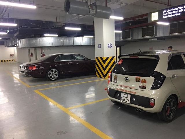 Choáng với căn hầm để xe toàn Bentley tại Hà Nội - Ảnh 2.