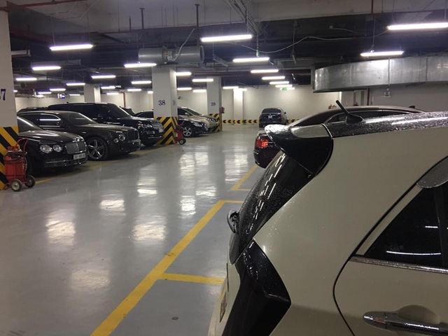 Choáng với căn hầm để xe toàn Bentley tại Hà Nội - Ảnh 3.