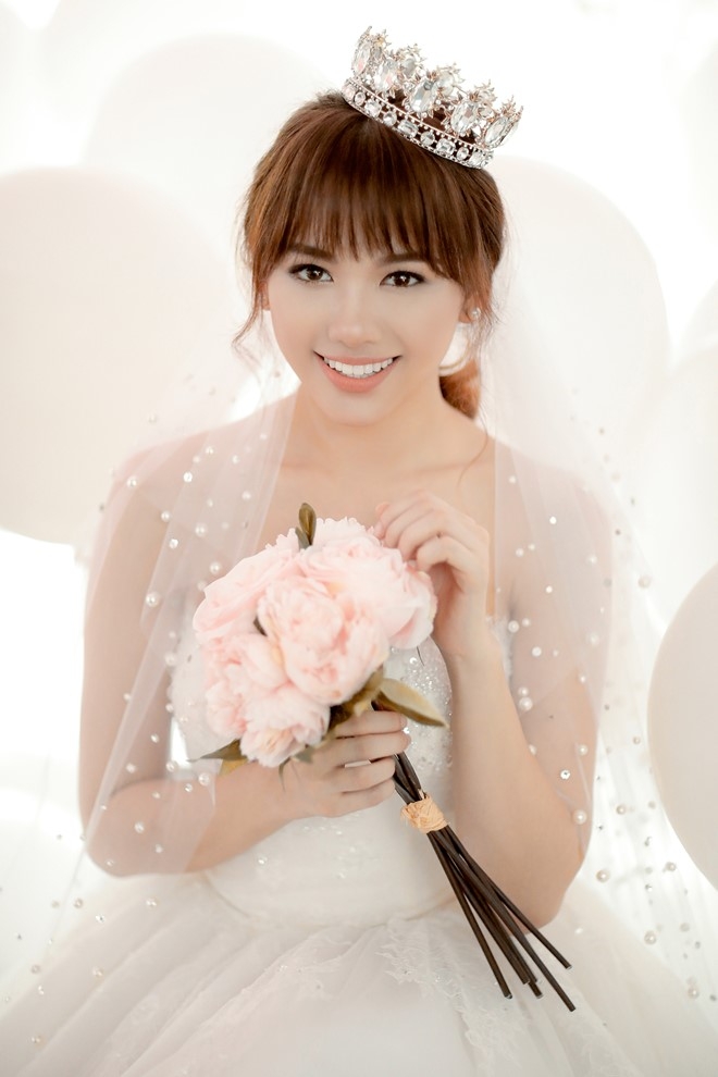 Hari Won - Tran Thanh tinh nghich trong anh cuoi hinh anh 3