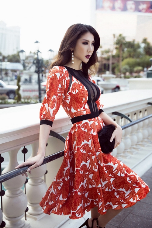 ngoc-quyen-dien-vay-ngan-khoe-dang-tren-dat-my-5