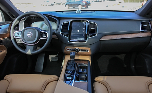 volvo-xc90-inscription-gia-4-ty-xe-sang-kieu-moi-cho-khach-viet-1