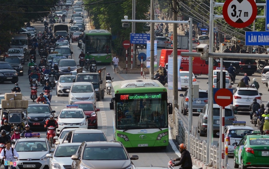 Buyt nhanh BRT bi xe may 'chan' dau khi chay thu nghiem hinh anh 6