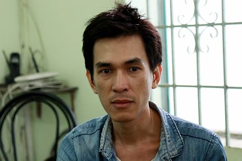 kẻ ngáo đá tại cơ quan công an. Ảnh: Xuân Ngọc