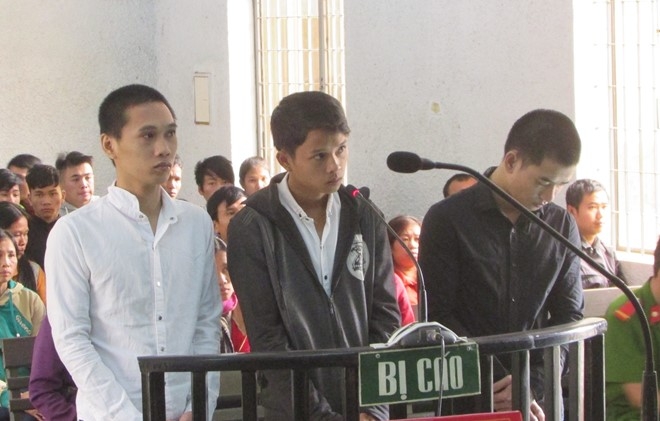 Gianh tra tien nhau, hai thanh nien dam chet nguoi hinh anh 1