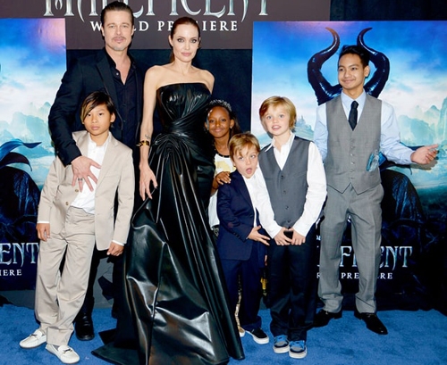 jolie-cho-phep-brad-pitt-gap-con-dip-giang-sinh-1