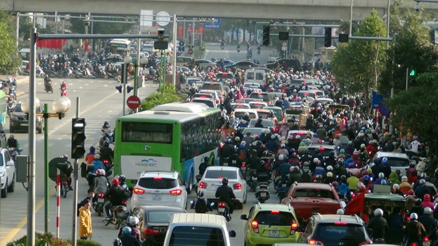  Buýt nhanh cũng phải đánh võng vòng vèo trên đường 