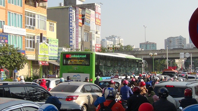  Ùn tắc nghiêm trọng dọc các tuyến đường buýt nhanh đi qua 