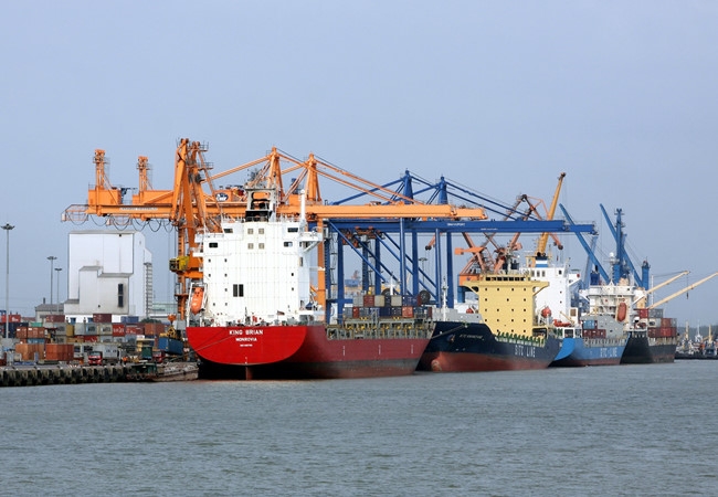  Nhiều doanh nghiệp xuất nhập khẩu ở Hải Phòng cho rằng mức phí thu đối với hàng xuất nhập khẩu mà Hải Phòng đưa ra là khá cao 