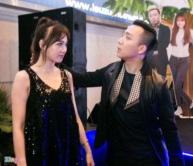 Hari Won tinh cam khoac tay Tran Thanh du ra mat phim hinh anh 3