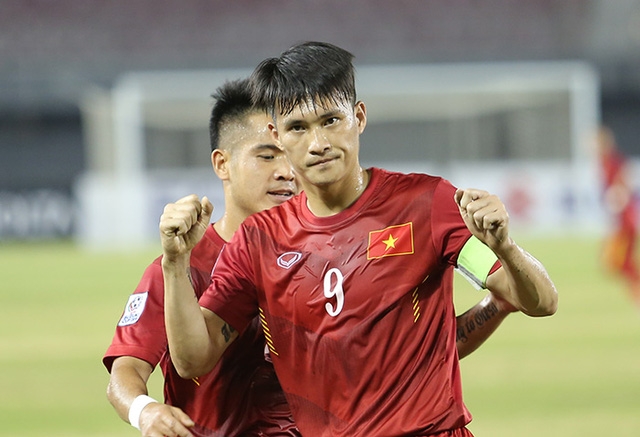 Công Vinh đang trở thành tâm điểm chú ý, sau khi cầu thủ này vừa nhận cương vị PCT CLB TPHCM, thì có 6 cầu thủ bị trảm