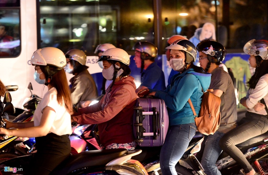 Ket xe tram trong, khach bo taxi di bo vao san bay hinh anh 7