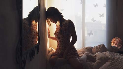 Image result for Muốn trả thù vì anh không bỏ vợ đến với tôi