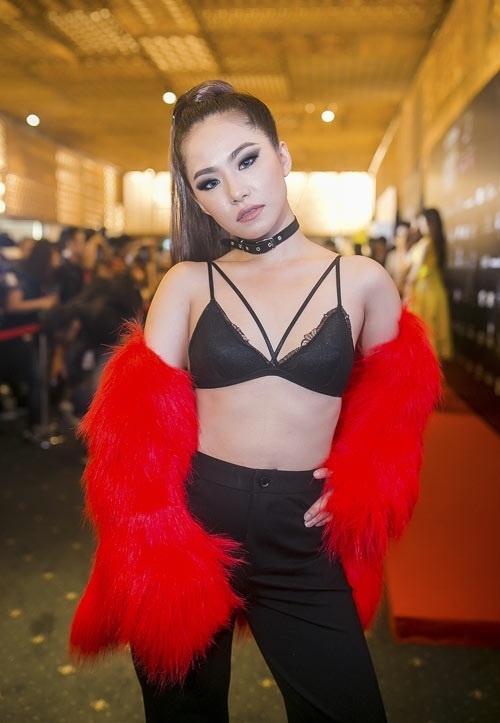 Trang phục 'thảm họa' của sao Việt 2016