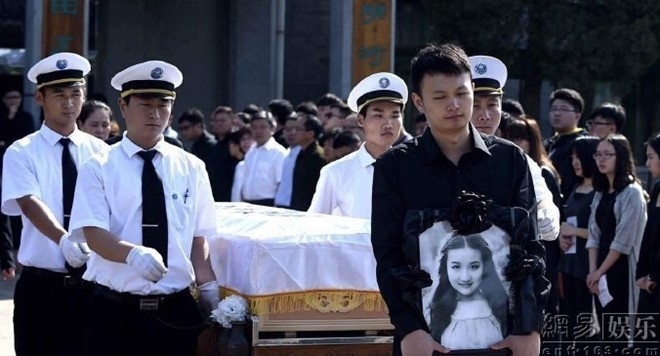 Tu hinh dao dien 9X cuong hiep, giau xac sao nu 22 tuoi hinh anh 3