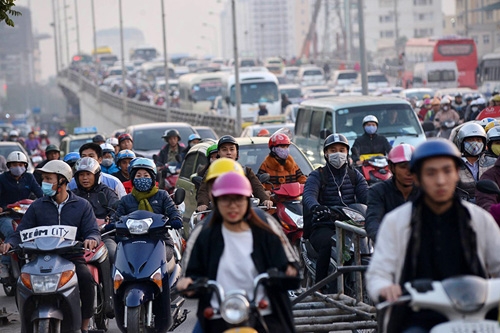 Về quê đón Tết, dòng người 