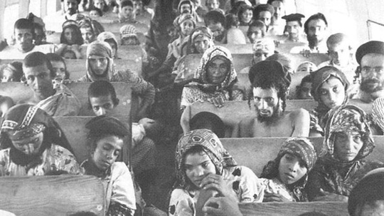  Người Yemen trên đường đến Israel năm 1950. Ảnh: Aljazeera 