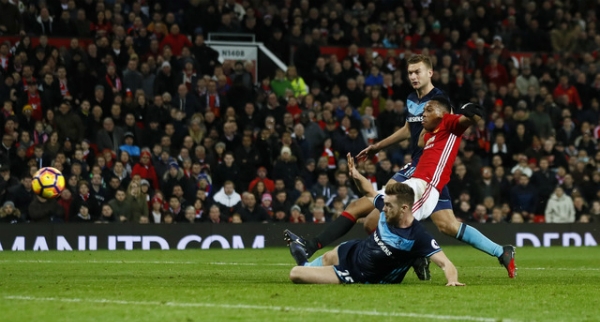 man-utd-nguoc-dong-than-toc-pogba-tang-qua-cho-ferguson-page-2-2