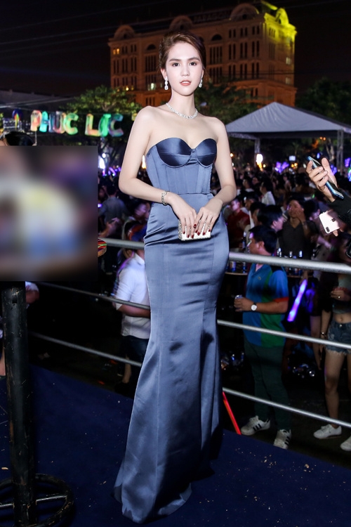Ngọc Trinh khoe kim cương do tỷ phú Hoàng Kiều mới tặng