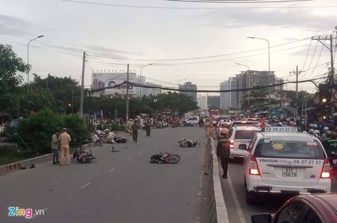Oto tong 8 xe may o Sai Gon, nhieu nguoi bi thuong nang hinh anh 1
