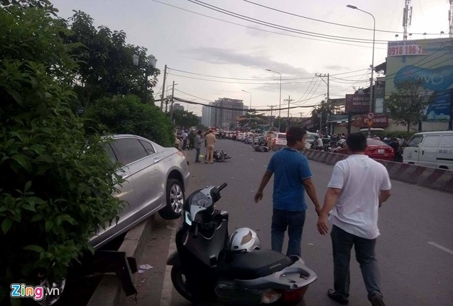 Oto tong 8 xe may o Sai Gon, nhieu nguoi bi thuong nang hinh anh 2