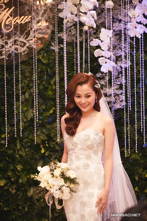 quang-vinh-vui-mung-trong-dam-cuoi-co-em-ut-hot-girl-1