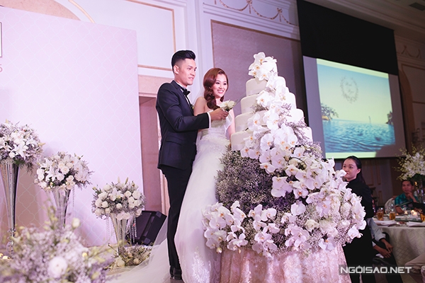 quang-vinh-vui-mung-trong-dam-cuoi-co-em-ut-hot-girl-10