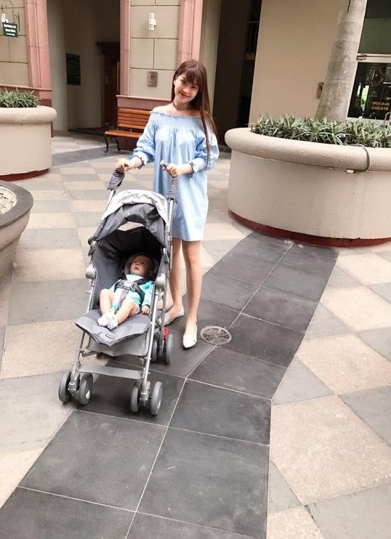 Hồ Ngọc Hà khoe vòng eo con kiến không kém Ngọc Trinh