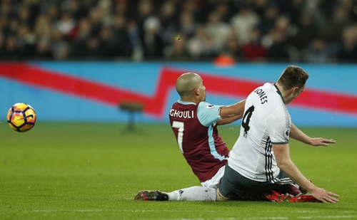 man-utd-thang-tran-thu-sau-lien-tiep-tai-ngoai-hang-anh