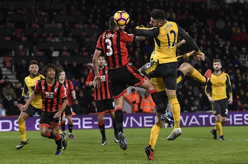 arsenal-thoat-thua-sau-khi-bi-dan-ba-ban-2