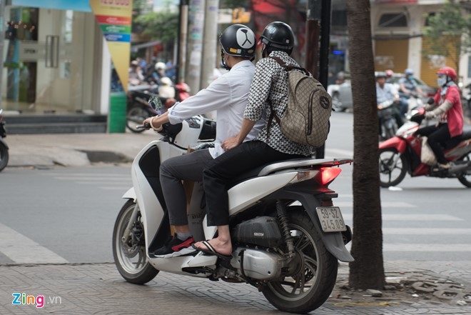 Hoai Linh: 'Toi bi mat ngu, phai uong thuoc thuong xuyen' hinh anh 3