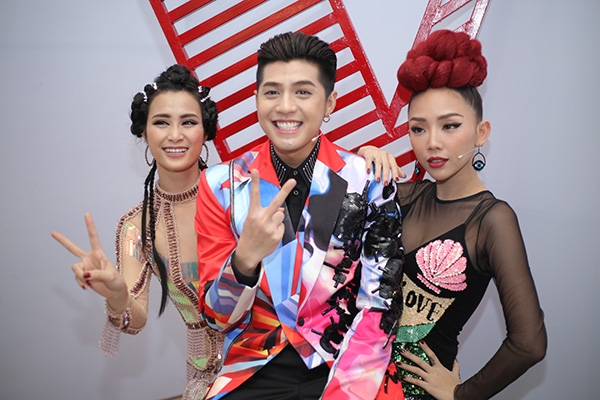 huan-luyen-vien-the-voice-tao-hinh-la-di-cham-thi-8