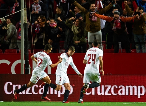 real madrid sevilla dai chien o bernabeu hinh 2