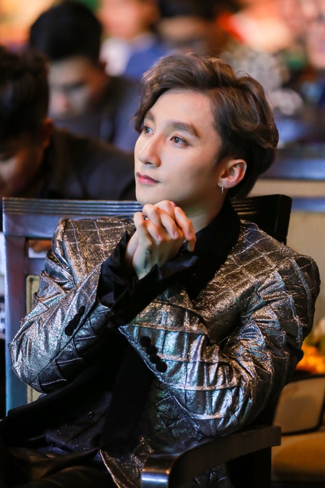 Son Tung M-TP lan dau mang hit 'Lac troi' len song truc tiep hinh anh 5