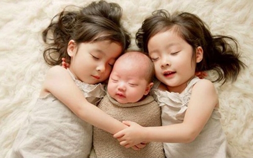 danh cho me hai con: meo de tre lon thich nghi nhanh voi em be moi sinh - 2