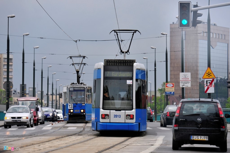 He thong tau dien, xe lua tren duong pho chau Au hinh anh 8