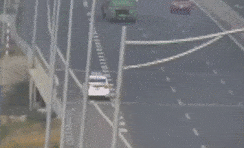 Lai taxi di nguoc chieu tren cao toc bi phat 7 trieu dong hinh anh