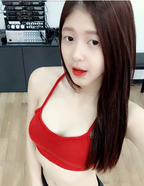 nhan sac don tim cua co gai cover ban “lac troi” dang hot tren mang hinh anh 9