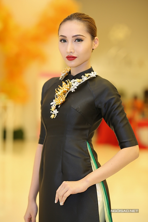 thanh-hang-om-bo-sen-bang-vang-tri-gia-hon-2-ty-8
