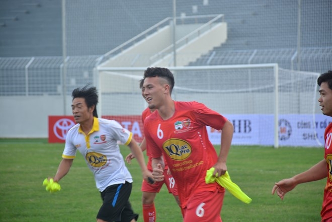 Cong Phuong lanh lung trong buoi tap cuoi cua HAGL hinh anh 2