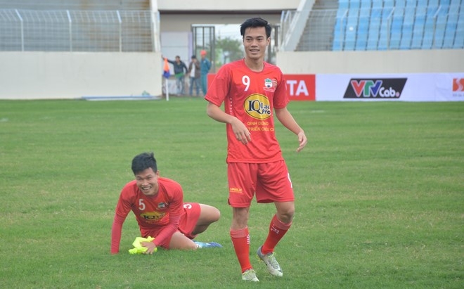 Cong Phuong lanh lung trong buoi tap cuoi cua HAGL hinh anh 3