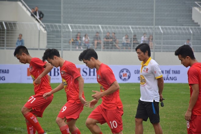 Cong Phuong lanh lung trong buoi tap cuoi cua HAGL hinh anh 9