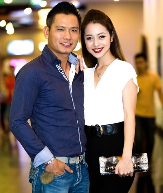 Su khac nhau giua Thuy Tien va Hoa hau Jennifer Pham trong viec benh chong