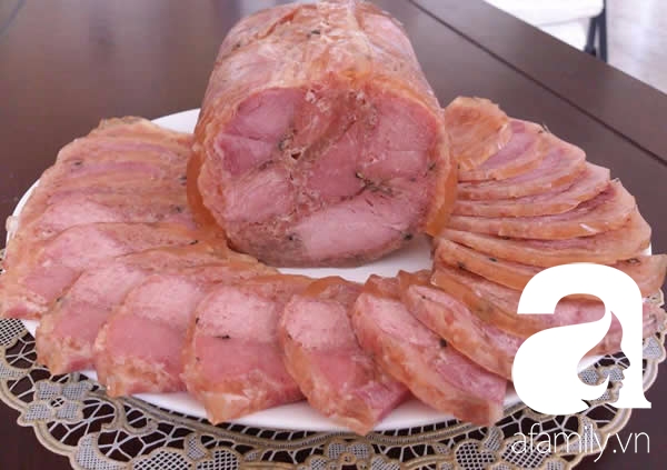 Sát Tết, giò me Nghệ An làm mỏi tay vẫn không đủ cung cấp cho thị trường Hà Nội, Sài Gòn. - Ảnh 1. Sát Tết, giò me Nghệ An làm mỏi tay vẫn không đủ cung cấp cho thị trường Hà Nội, Sài Gòn. - Ảnh 1.
