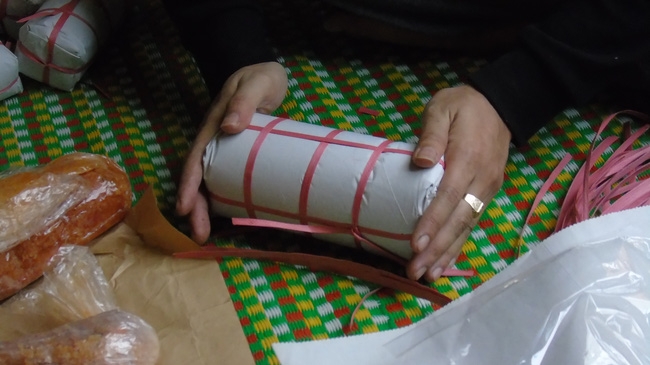 Sát Tết, giò me Nghệ An làm mỏi tay vẫn không đủ cung cấp cho thị trường Hà Nội, Sài Gòn. - Ảnh 6. Sát Tết, giò me Nghệ An làm mỏi tay vẫn không đủ cung cấp cho thị trường Hà Nội, Sài Gòn. - Ảnh 6.