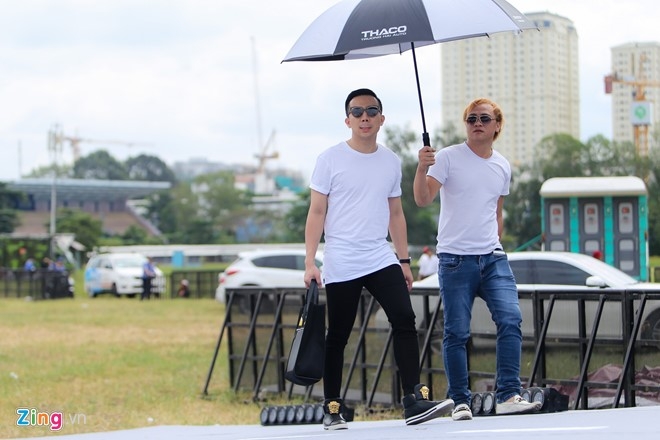 Tran Thanh ngoi xe hop tien ty den Zing Music Space hinh anh 2