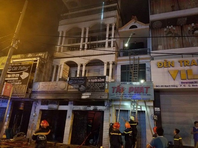 Chay lon o Sai Gon giua dem, nhieu nguoi mac ket hinh anh 1