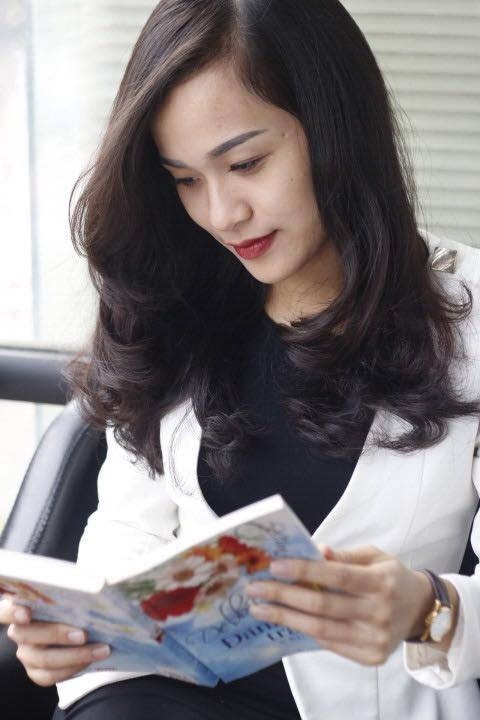 Cô giáo Thủy Tiên