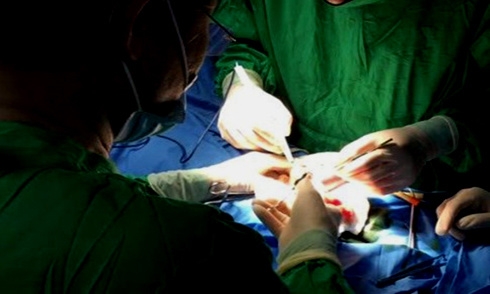 Kết quả hình ảnh cho Chồng nhậu say đánh vợ, bị phản đòn đến rách 'của quý'