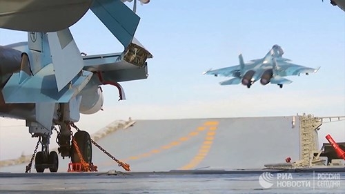 [ẢNH] Khoảnh khắc đẹp của tàu sân bay Nga tham chiến ở Syria  ảnh 7
