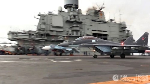 [ẢNH] Khoảnh khắc đẹp của tàu sân bay Nga tham chiến ở Syria  ảnh 14
